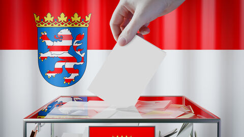 Hessenflagge mit Wahlurne 